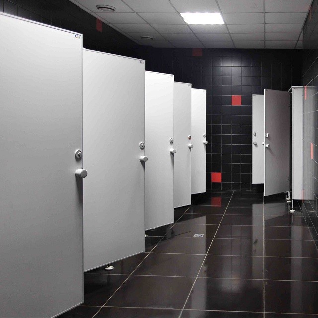 Инновационные решения: сантехнические перегородки в современном дизайне ванной комнаты
