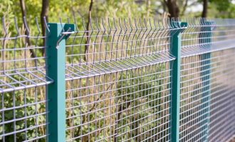 Заборы из сетки Гиттер с рейками: практично, аккуратно, выгодно